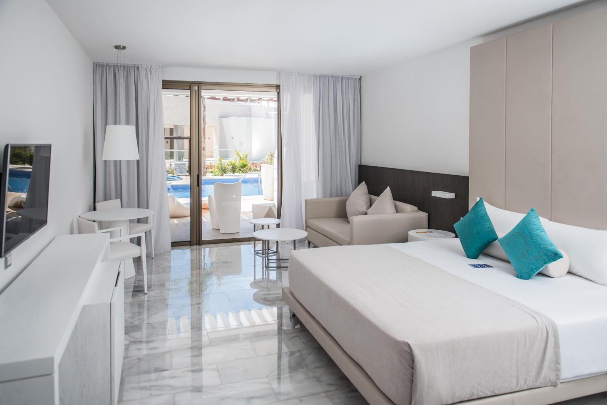 Suite Junior Deluxe con acceso a la piscina